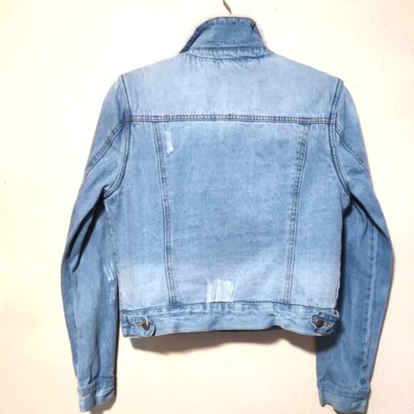 Ashley Vintage Charm Sherpa Lined Lightwash Denim Jean Jacket Size Small - Picture 3 of 9